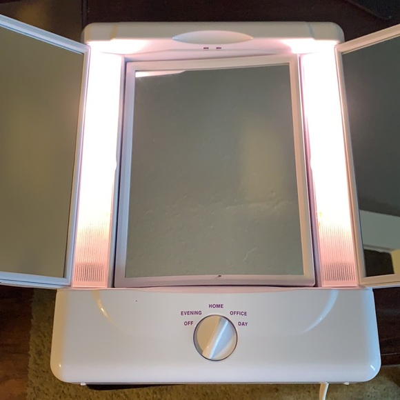 Light up Makeup mirror - Picture 4 of 6